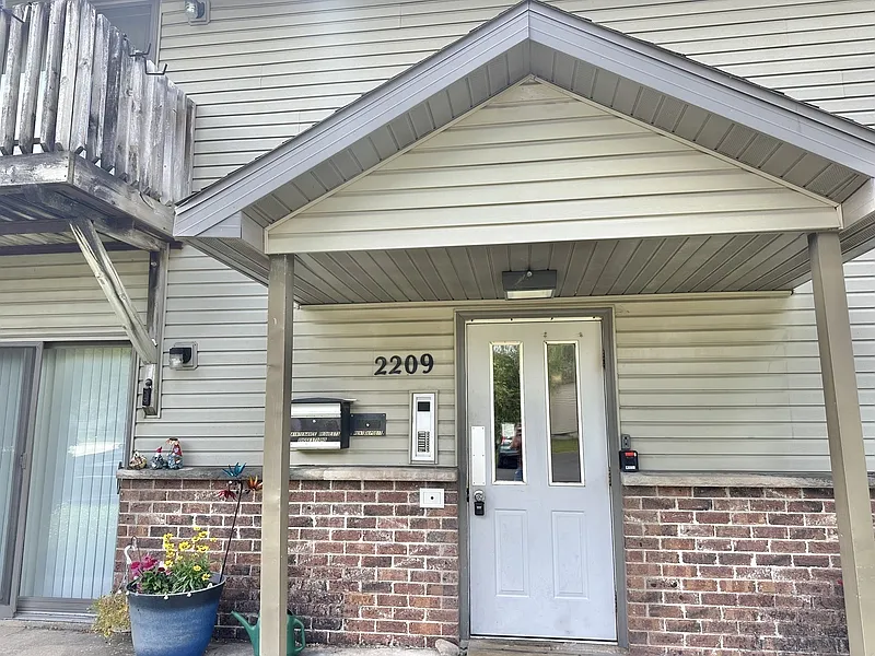 1 bed, 1.0 bath, $925 — Photo 4