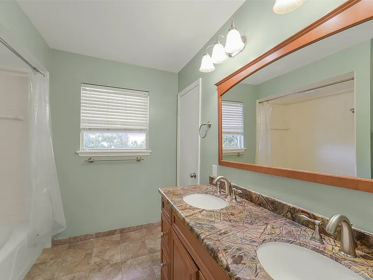 14915 Chadbourne Dr — Photo 33