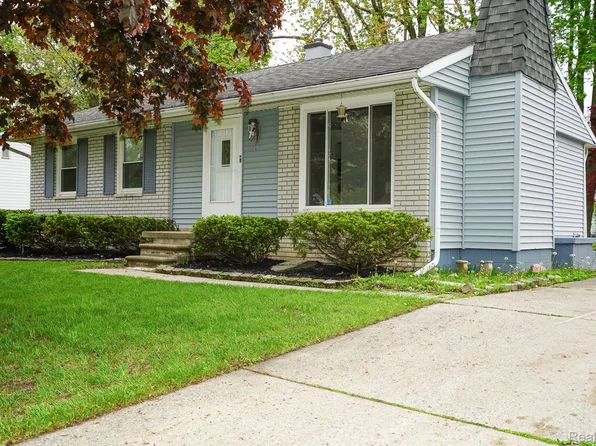 598 Covington St, South Lyon, MI 48178