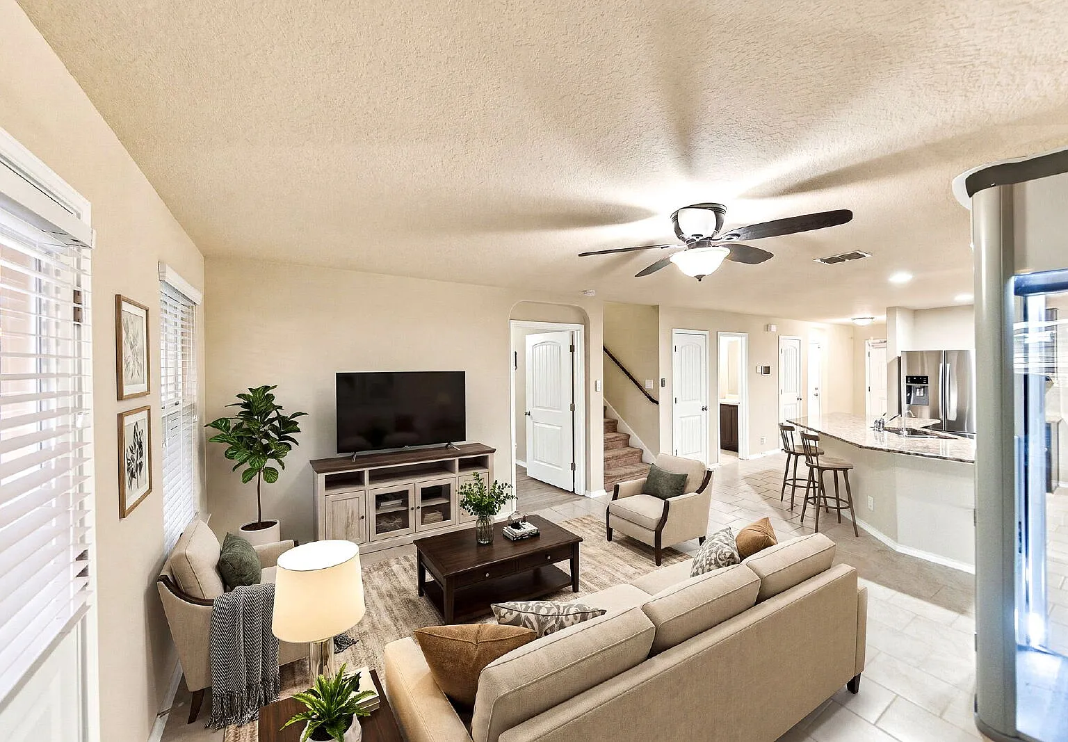 5 bed, 3.5 bath, 2678 sqft, $2,350 — Photo 3