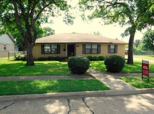 934 SE 4th St, Grand Prairie, TX 75051
