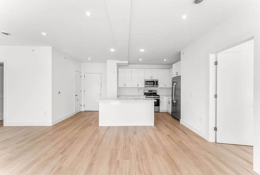 2 bed, 1200 sqft, $3,700 — Photo 4