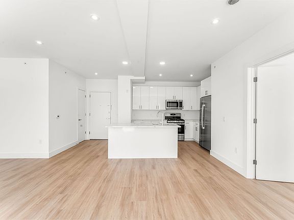 4th image of 3321 Liberty Ave #507