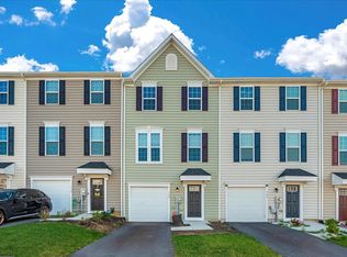 128 Quebec Ct UNIT 1, Falling Waters, WV 25419
