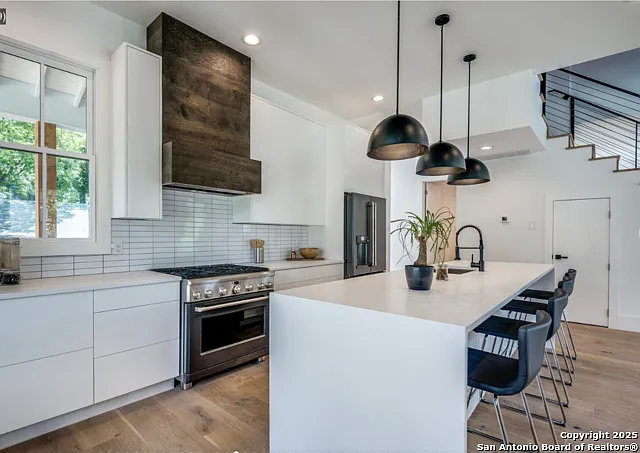 630 E Carson St — Photo 16