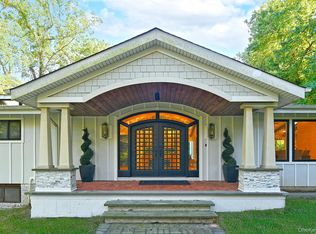 18 W Mall Drive, Huntington, NY 11743