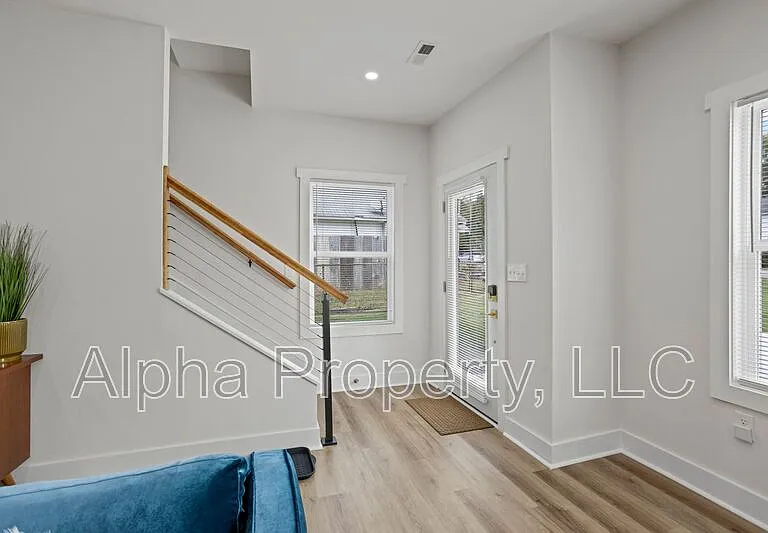 5 McDade St #B — Photo 4