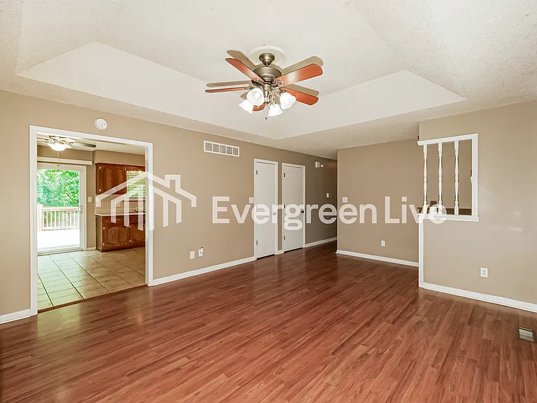 1808 NE McKee Ln — Photo 3
