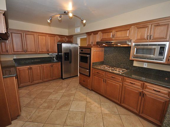 3rd image of 1101 N Raymond Ave