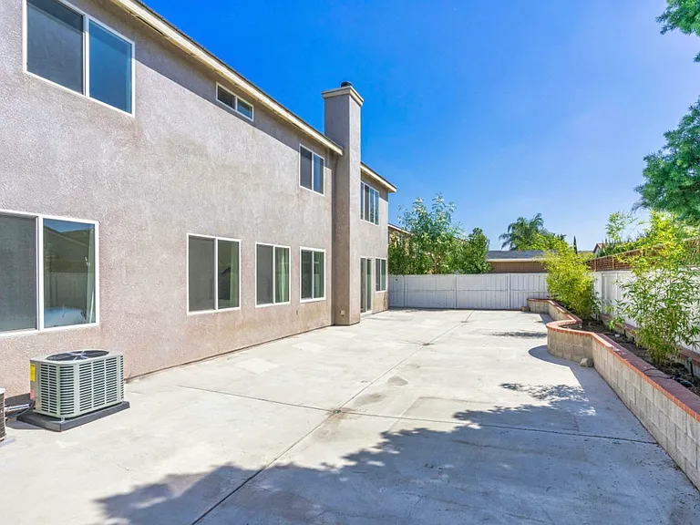 13569 Kiwi Ave — Photo 25