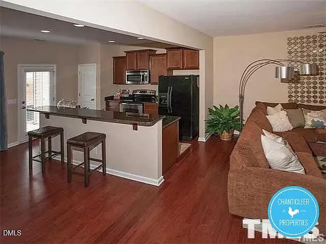3 bed, 2.5 bath, 1600 sqft, $1,895 — Photo 3