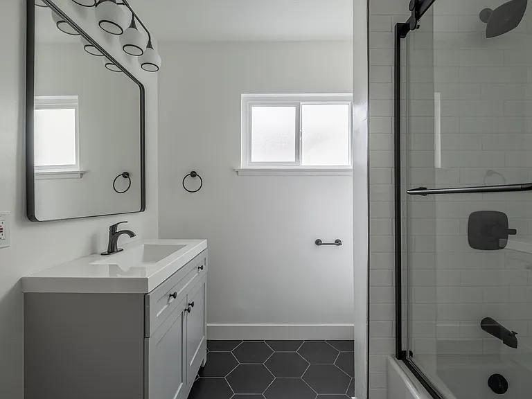 17901 Crenshaw Blvd Residences — Photo 13