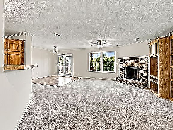 4th image of 1095 Old Mayfield Rd