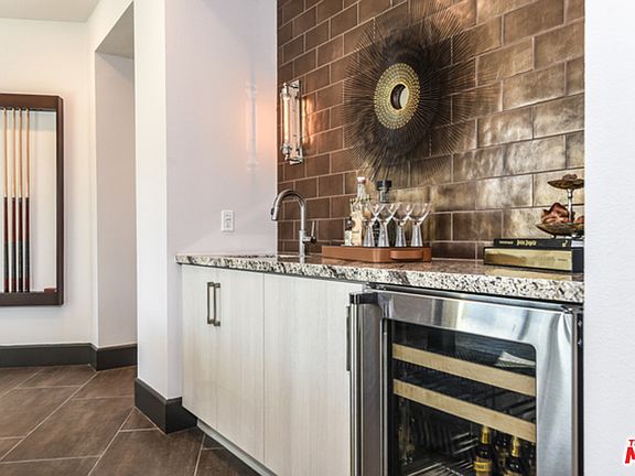 5th image of 5905 Coral Pl