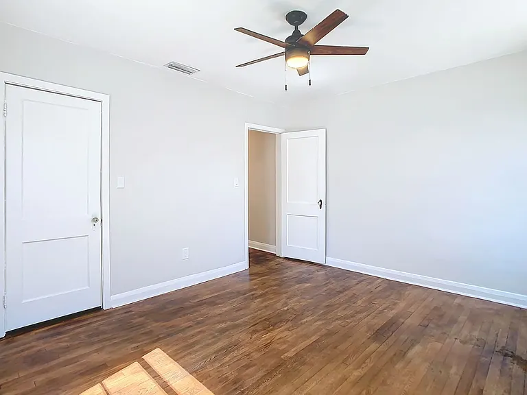 401 E Lambright St — Photo 18