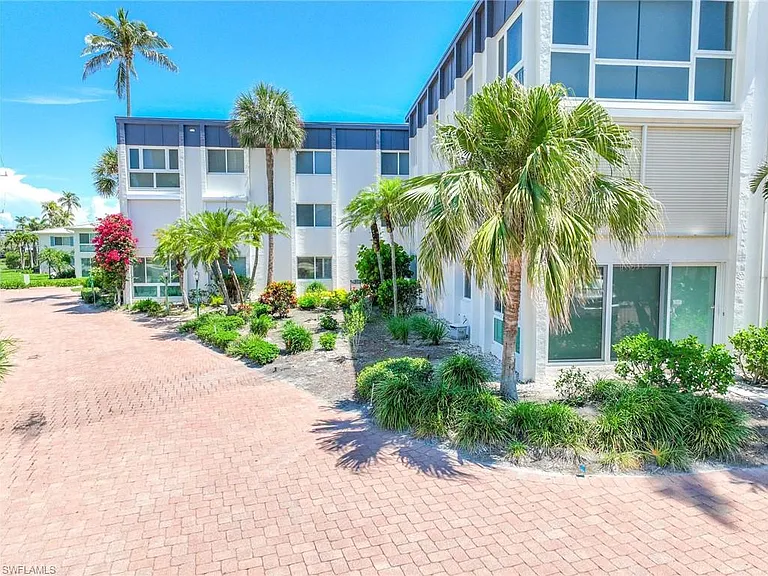 1930 Gulf Shore Blvd N #A302-A — Photo 23