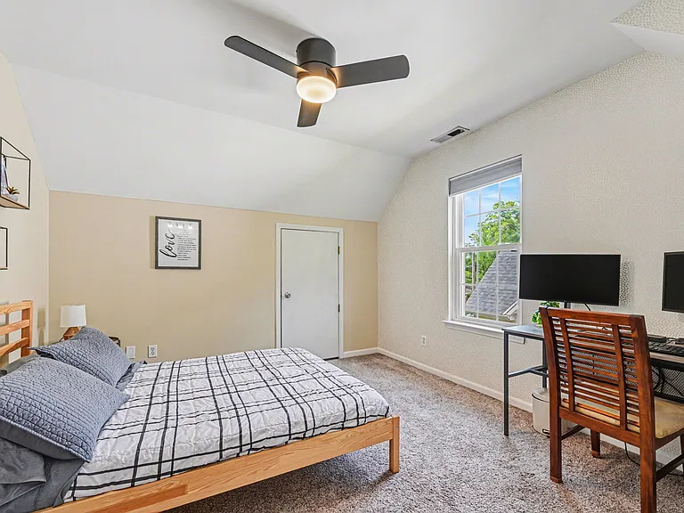1706 Dallas Ave — Photo 12