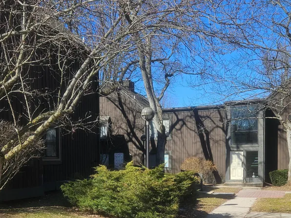 160 Carberry Hill Ct, Kalamazoo, MI 49006