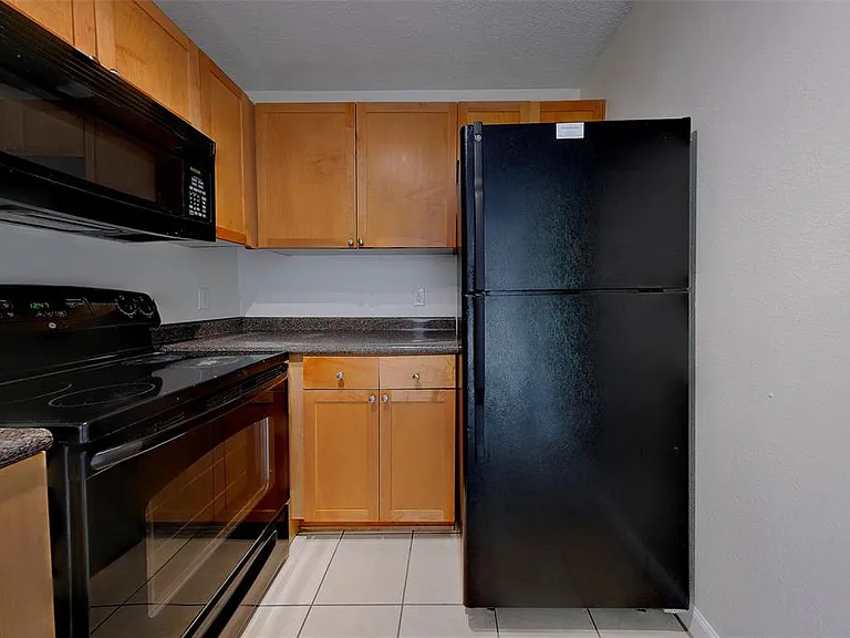 222 Pompano Dr SE #H — Photo 12