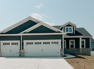 2513 Savanna Rd, Bloomington, IL 61705