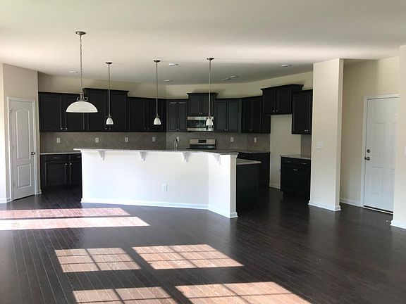 5th image of 138 Eden Ave