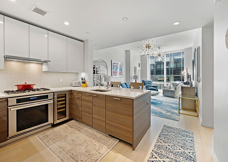 1st image of 1 Franklin St #1002