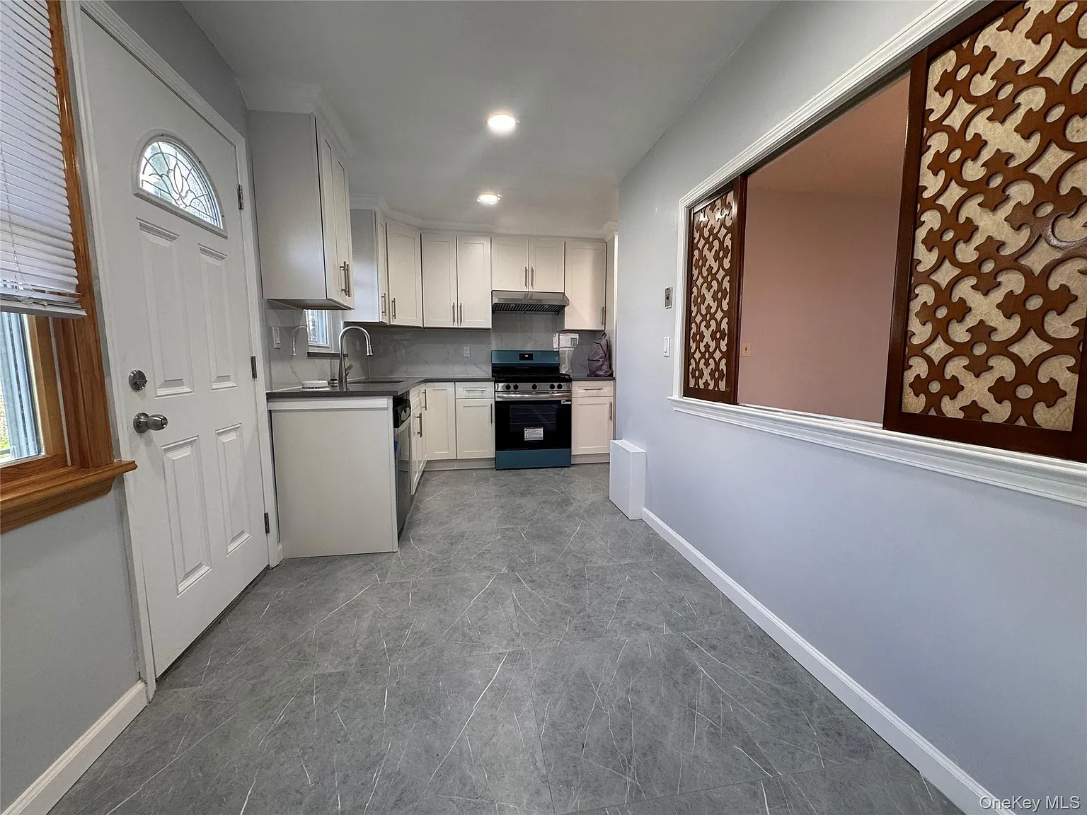 3 bed, 3.0 bath, 1406 sqft, $4,500 — Photo 2