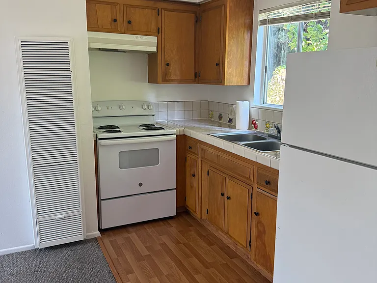 249 N Palm Ave #B — Photo 3