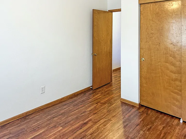 Carroll Court Apartments — Photo 43