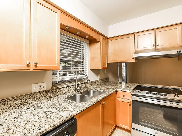 392 Panama Cir — Photo 4