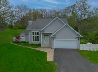 1102 Lost Nation Rd, Dixon, IL 61021