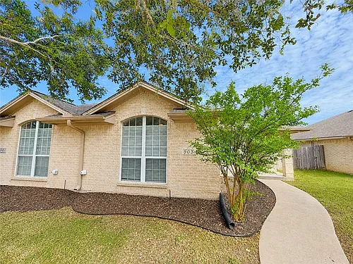 903 Crepe Myrtle St Photo 1