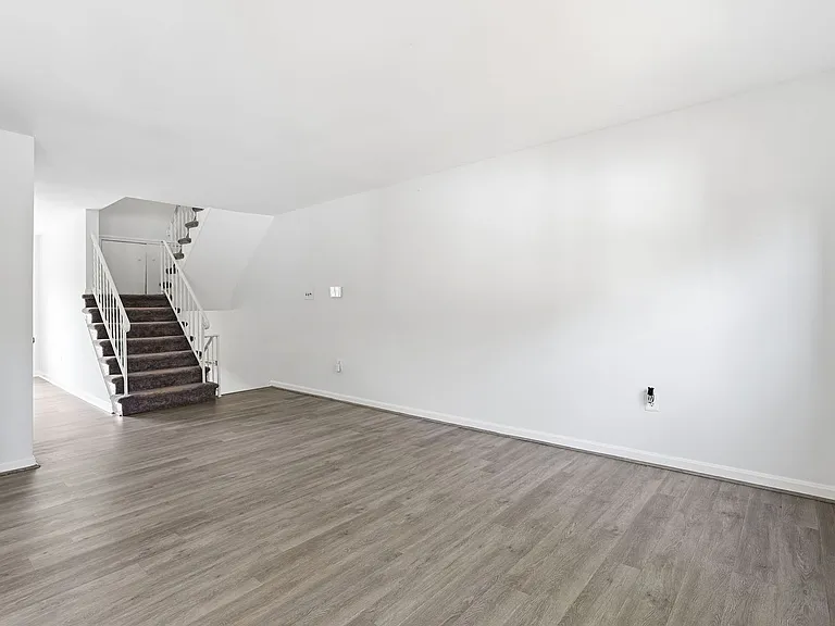 9178 Laurelwood Ct — Photo 12