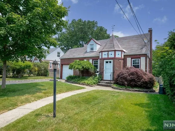 45 Stanley St, Dumont, NJ 07628