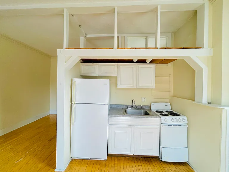 111 College St #1C — Photo 5