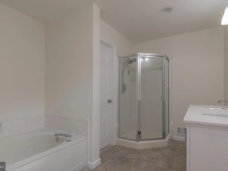 6120 Old Brentford Ct — Photo 14