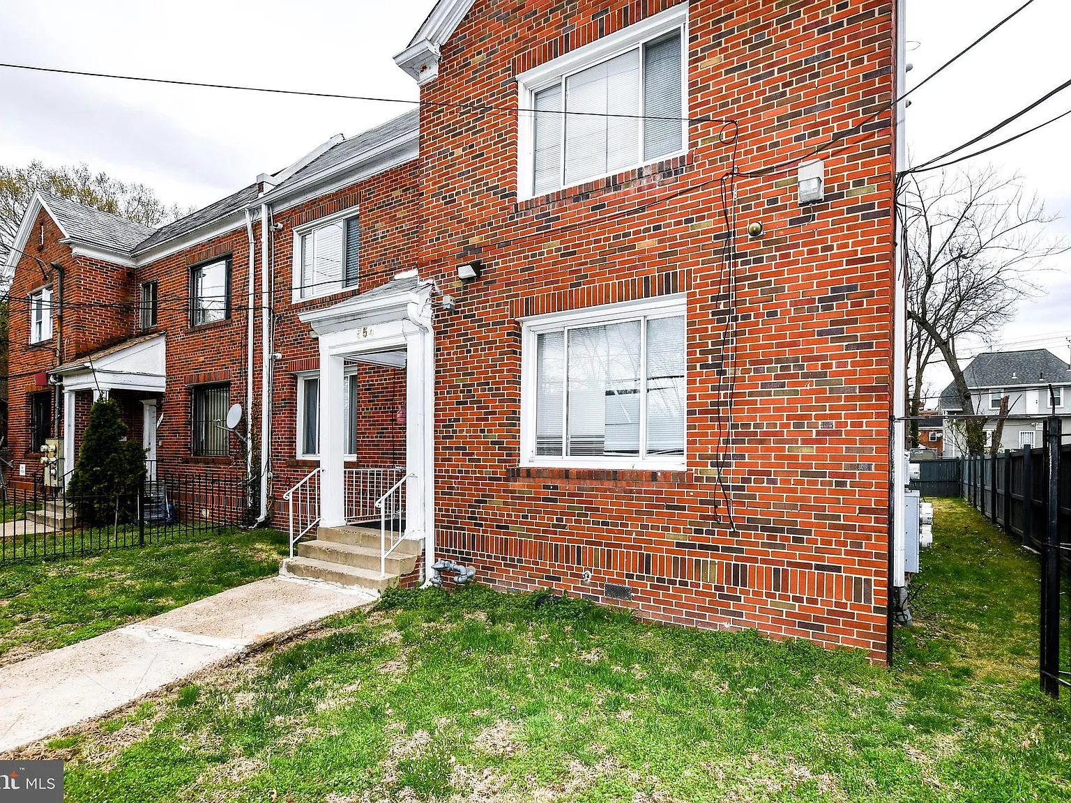 2 bed, 1.0 bath, 3096 sqft, $1,650 — Photo 4