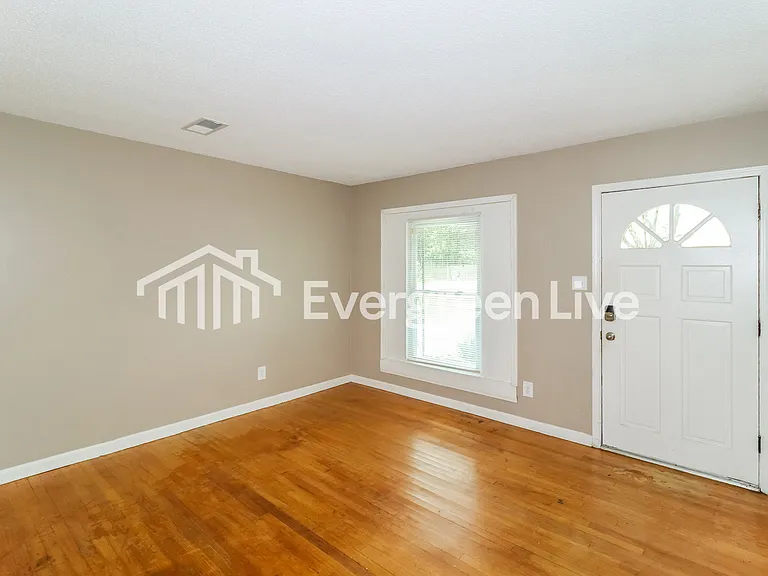 4302 Almo Ave — Photo 3