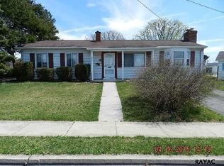 377 Juniper Ln, Hanover, PA 17331