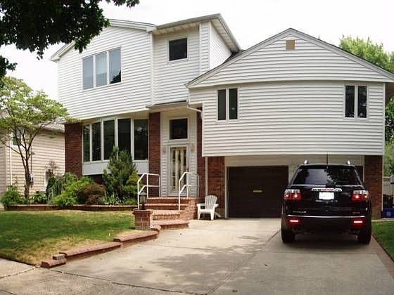 1st image of 395 Bunker Dr