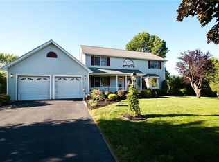364 Longbush Ln, Webster, NY 14580