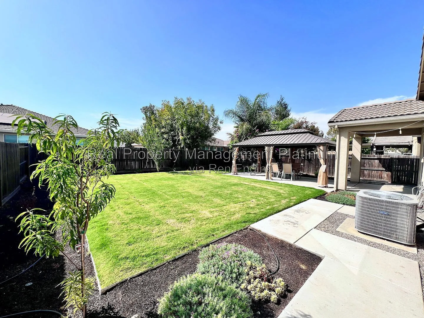 3 bed, 2.0 bath, 1588 sqft, $2,400 — Photo 3