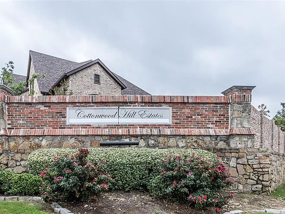 3rd image of 2025 N Hill Dr