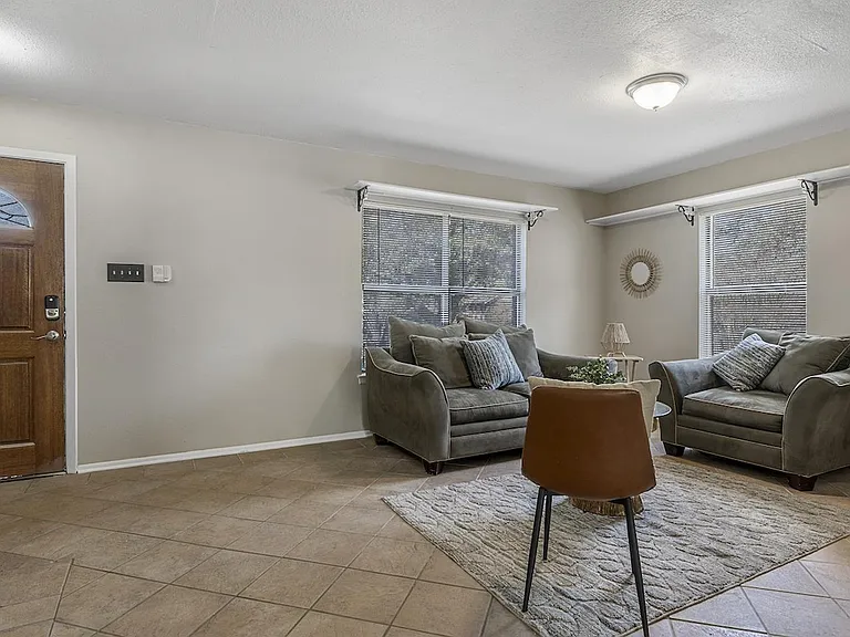 14102 N Hills Village Dr — Photo 2