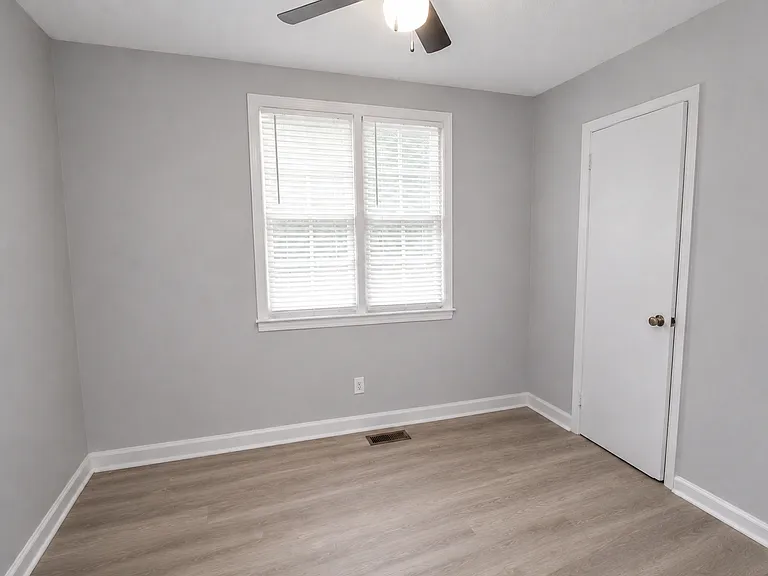 501 Franklin Blvd — Photo 11