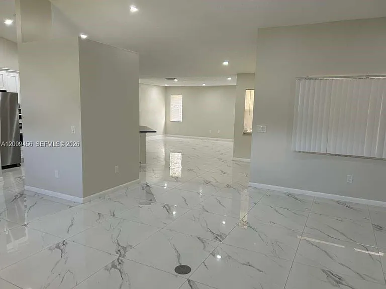 1198 SW Ingrassina Ave — Photo 3