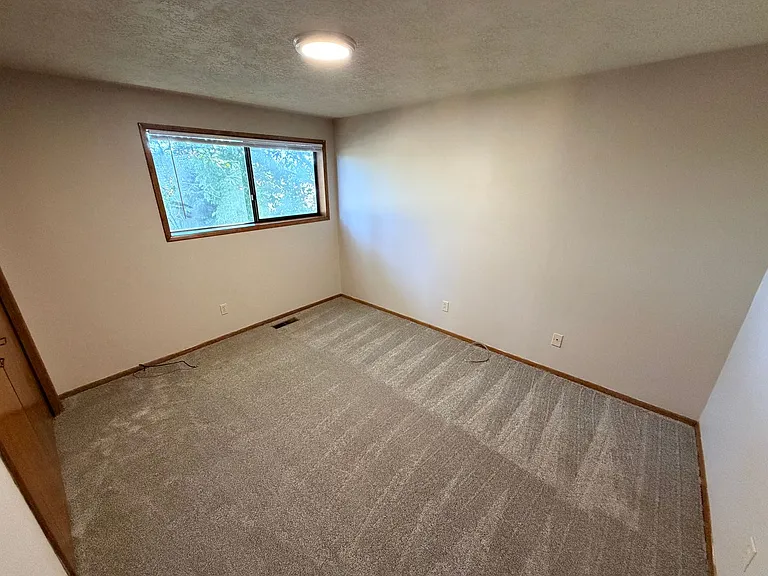 Two Bedroom Duplex in South Salem — Photo 11