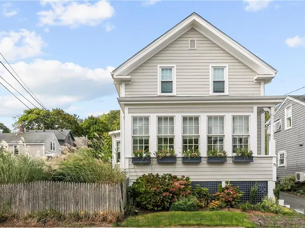 75 Roseneath Ave, Newport, RI 02840