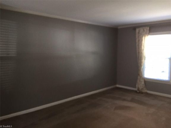 3rd image of 3208 Regents Park Ln