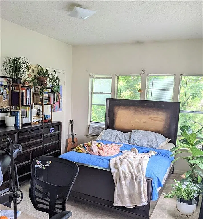 3 bed, 1.0 bath, 1078 sqft, $2,200 — Photo 3